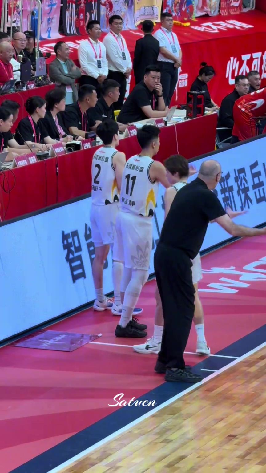 無奈的一家三口！絕望的教練，氣瘋了的皮總！