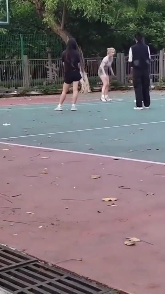 上來就背打女生的男人，真的活該沒有女朋友啊