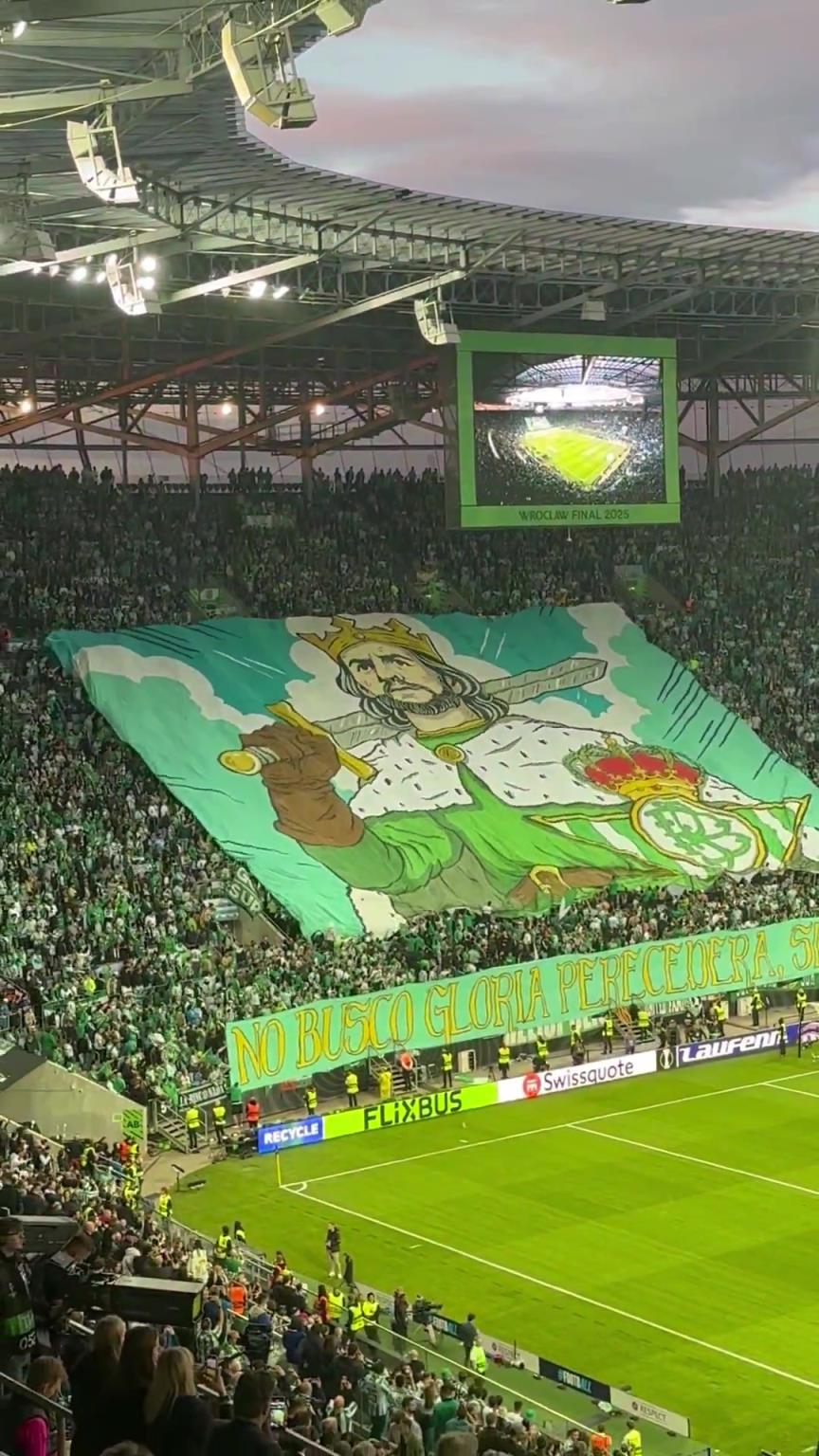 沖擊獎杯！貝蒂斯球迷這巨型Tifo太有氣勢了